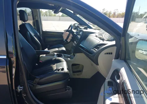 2020 Dodge Grand Caravan Sxt z USA, uszkodzony, nr VIN 2C4RDGCG7LR179824